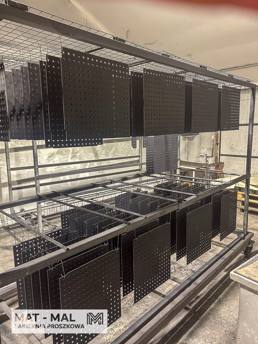 Realizacja MAT-MAL nr 18 – malowanie proszkowe